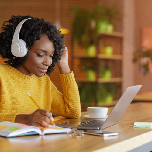 15 Best Ways to Get Paid to Listen to Music in 2022 Featured Image